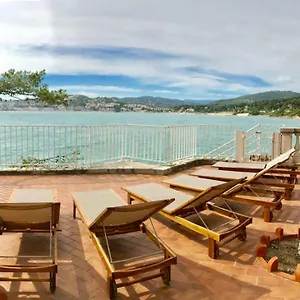 https://peyrascas.fr-provencehotel.com