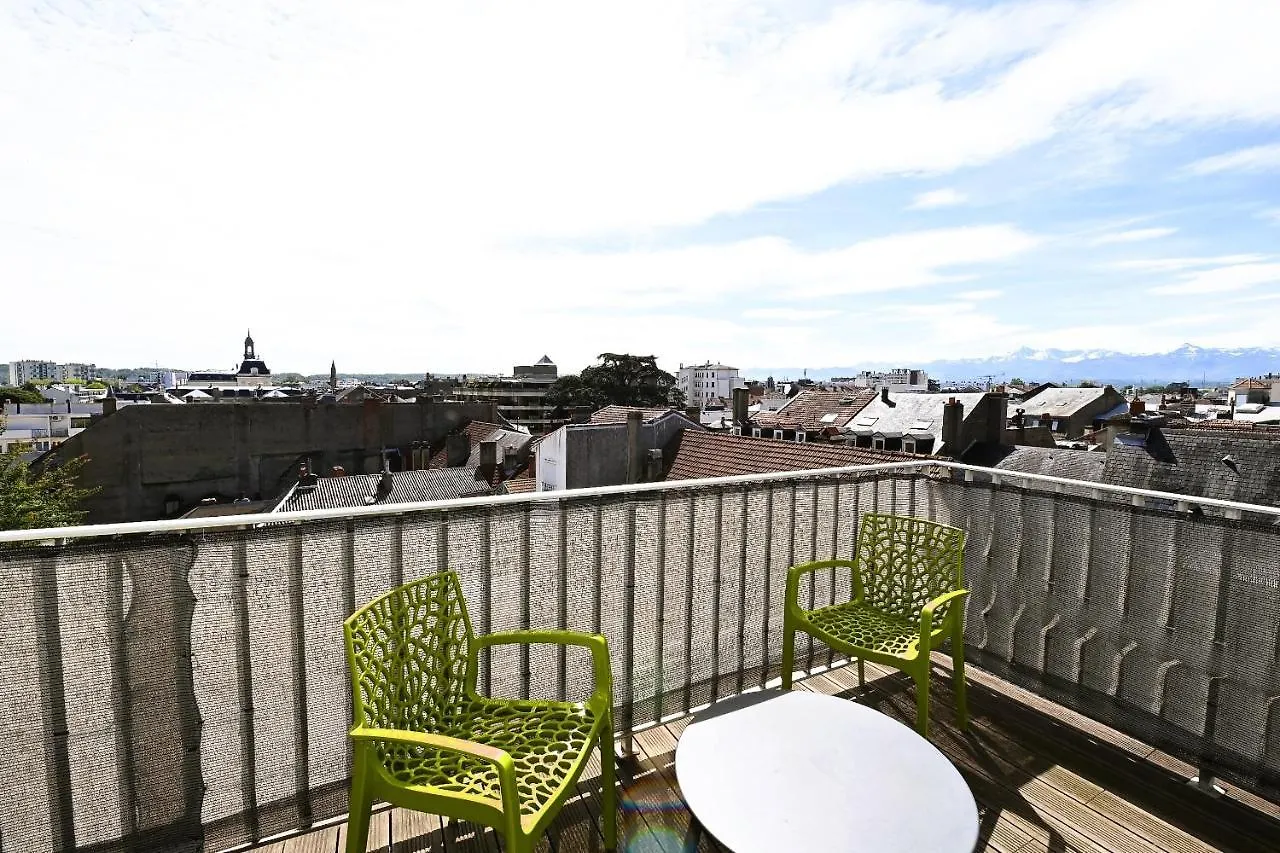 Hotell Hôtel Foch Tarbes