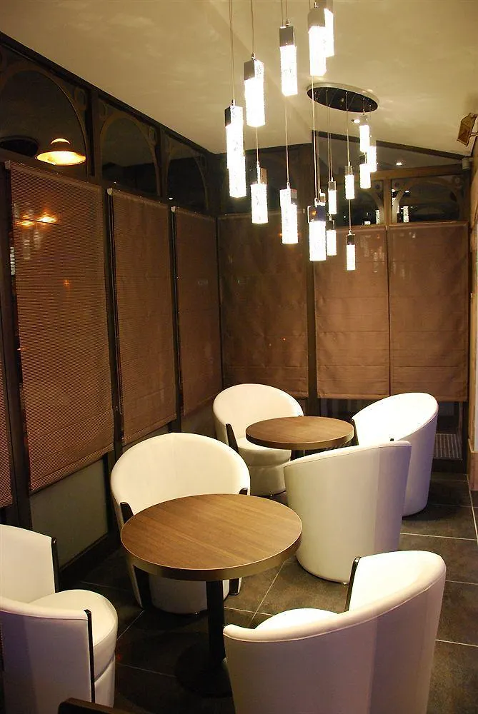Hotell Hôtel Foch Tarbes