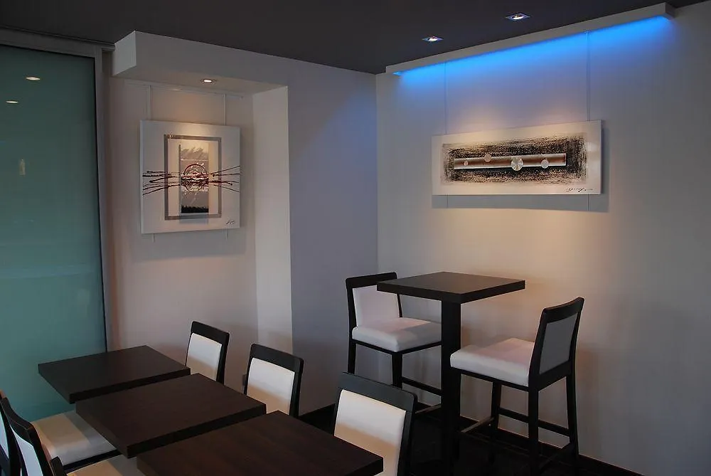 Hotell Hôtel Foch Tarbes